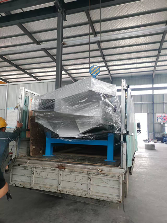 客戶定制直線篩專車發(fā)貨