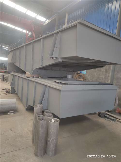 10臺(tái)直線振動(dòng)篩加班加點(diǎn)，緊張有序生產(chǎn)制作中