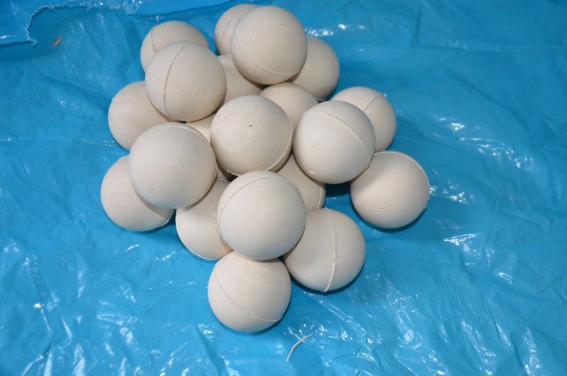 振動篩中彈跳球的有什么作用？