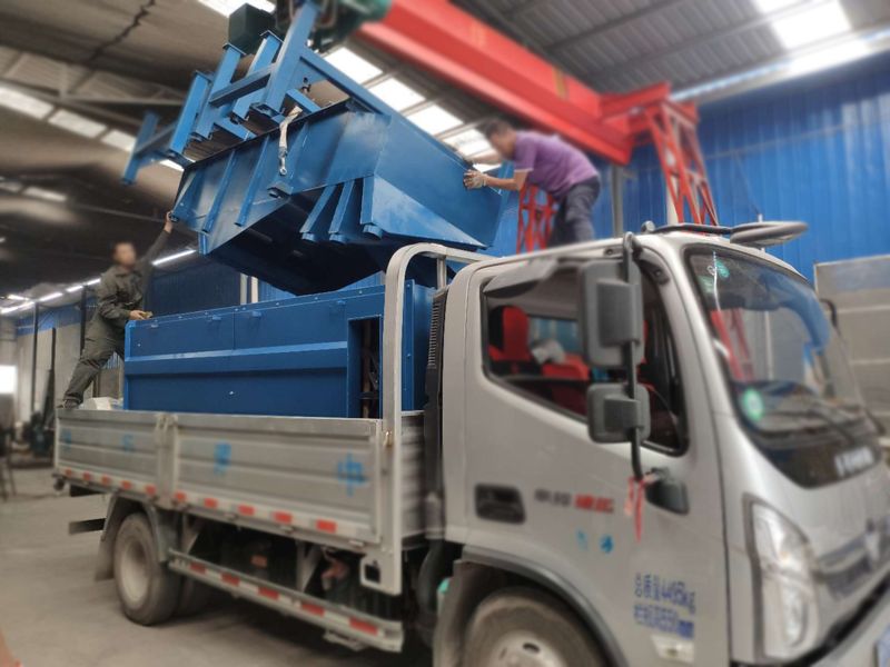 江蘇客戶2兩臺1030直線篩裝車發(fā)貨現(xiàn)場