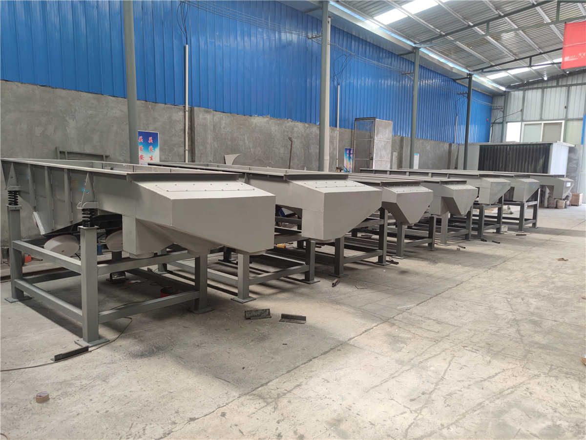 七臺1030兩層直線篩已經(jīng)做好，準備發(fā)貨