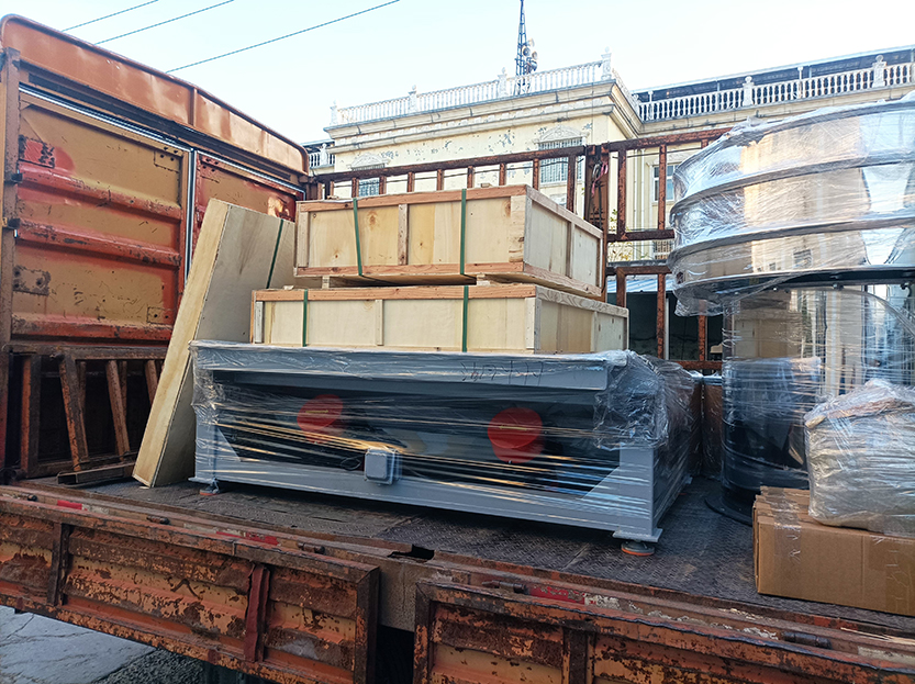 振動(dòng)給料機(jī)、網(wǎng)架等發(fā)貨